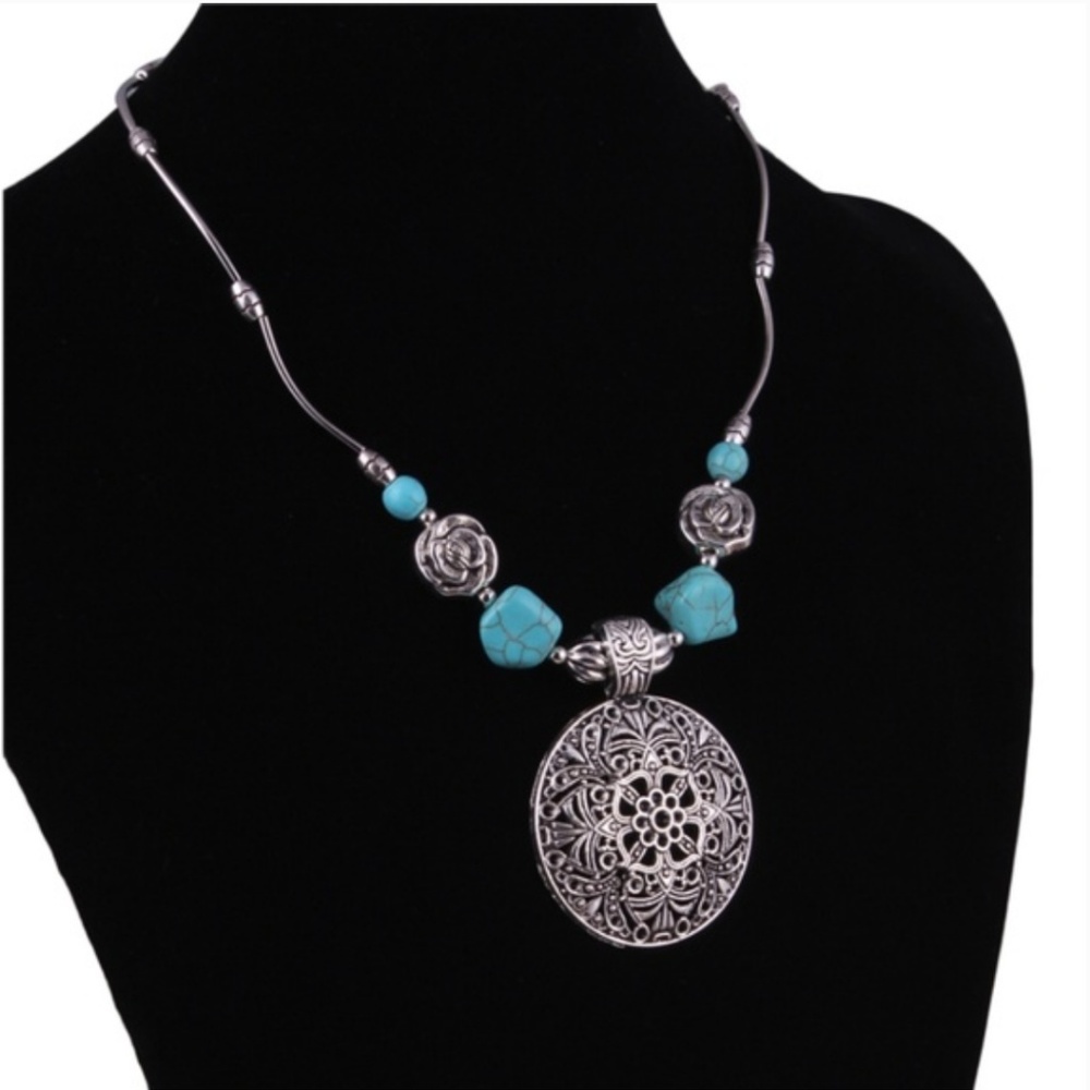 WOMEN'S BUCKLE BOHO STATEMENT NECKLACE